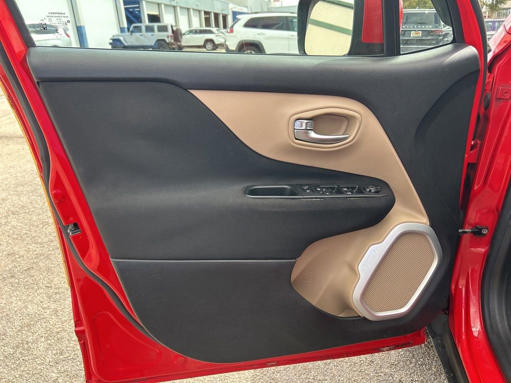 Used 2015 Jeep Renegade Latitude image 33
