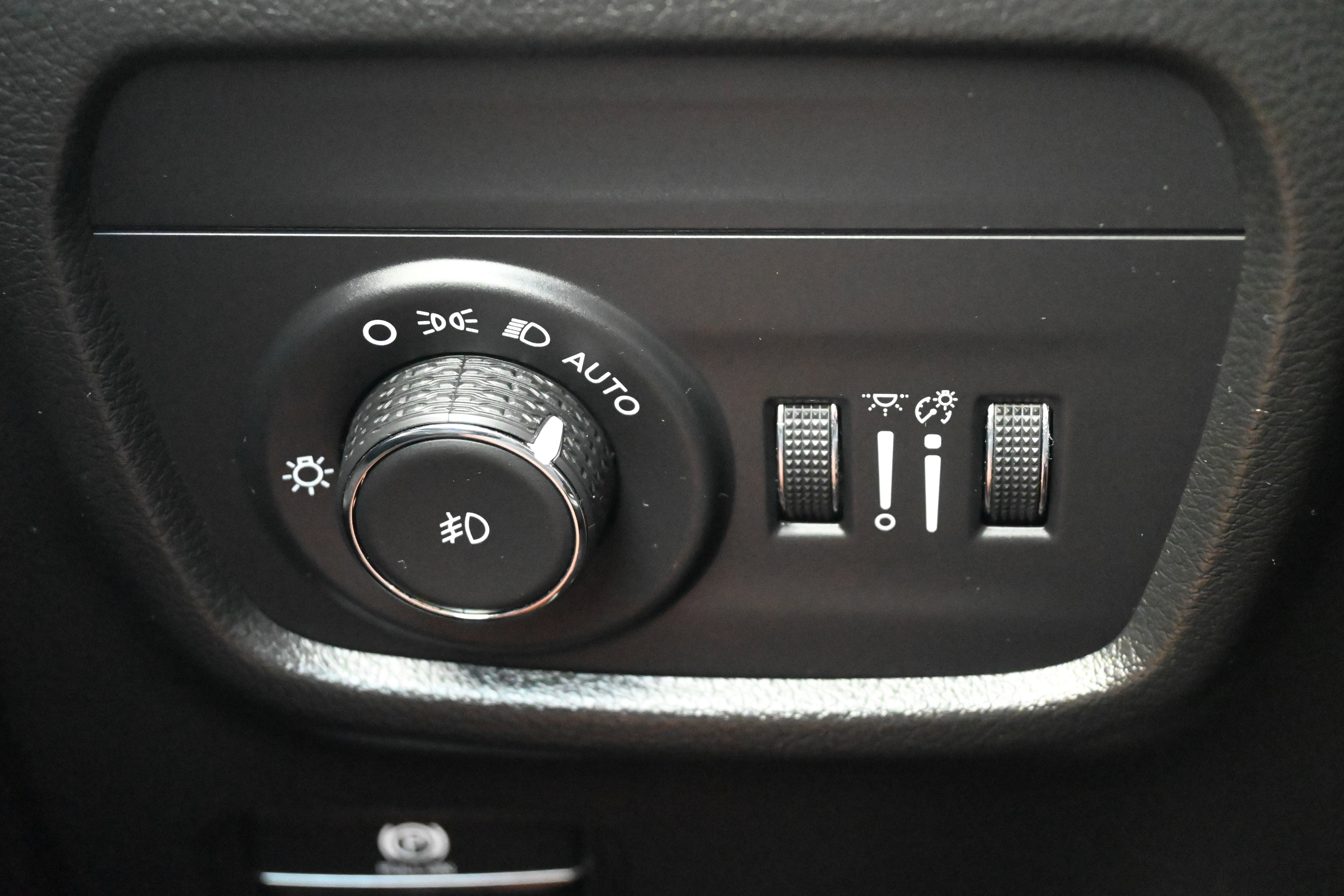 Used 2023 Jeep Grand Cherokee L Limited w/ Luxury Tech Group II AWD/4WD image 29