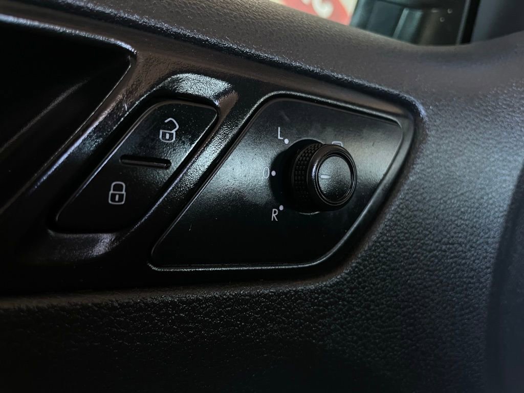 Used 2019 Toyota Camry SE FWD image 22