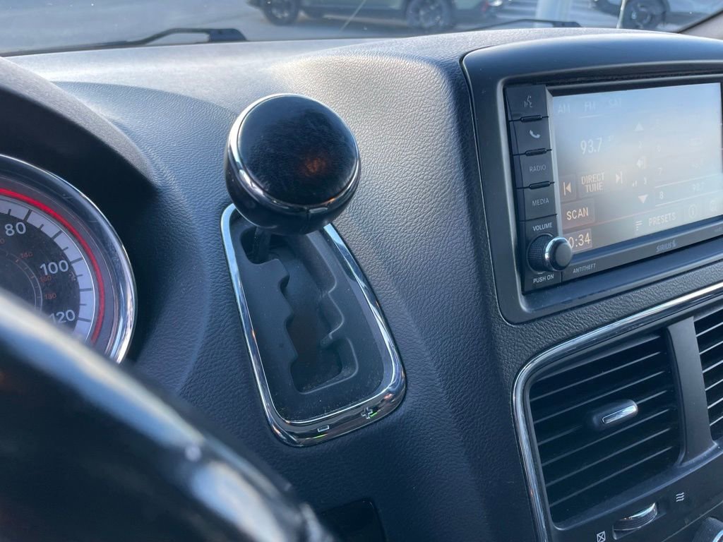 Used 2019 Dodge Grand Caravan SXT image 17