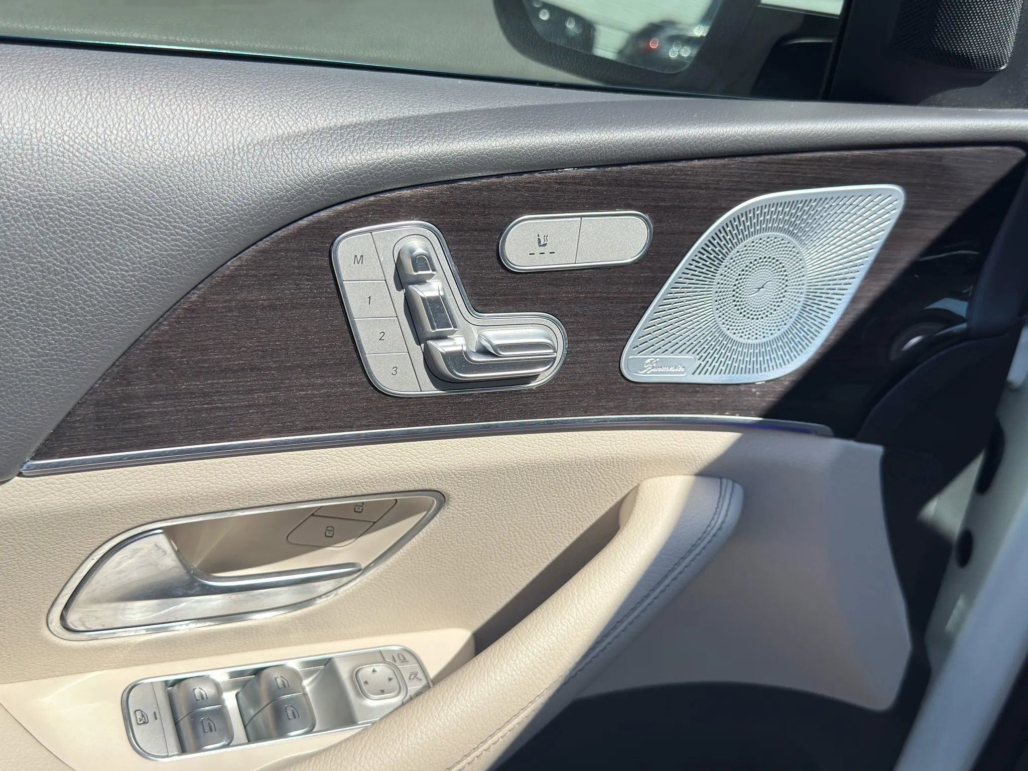 Used 2020 Mercedes-Benz GLE 350 4MATIC w/ Premium Package image 23