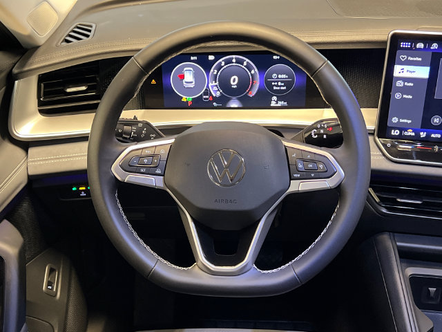 Used 2025 Volkswagen Tiguan SE FWD image 20
