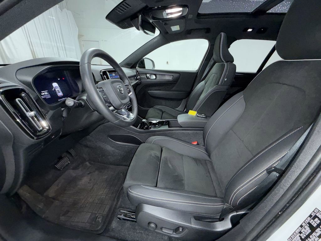Used 2023 Volvo XC40 Recharge Ultimate image 13