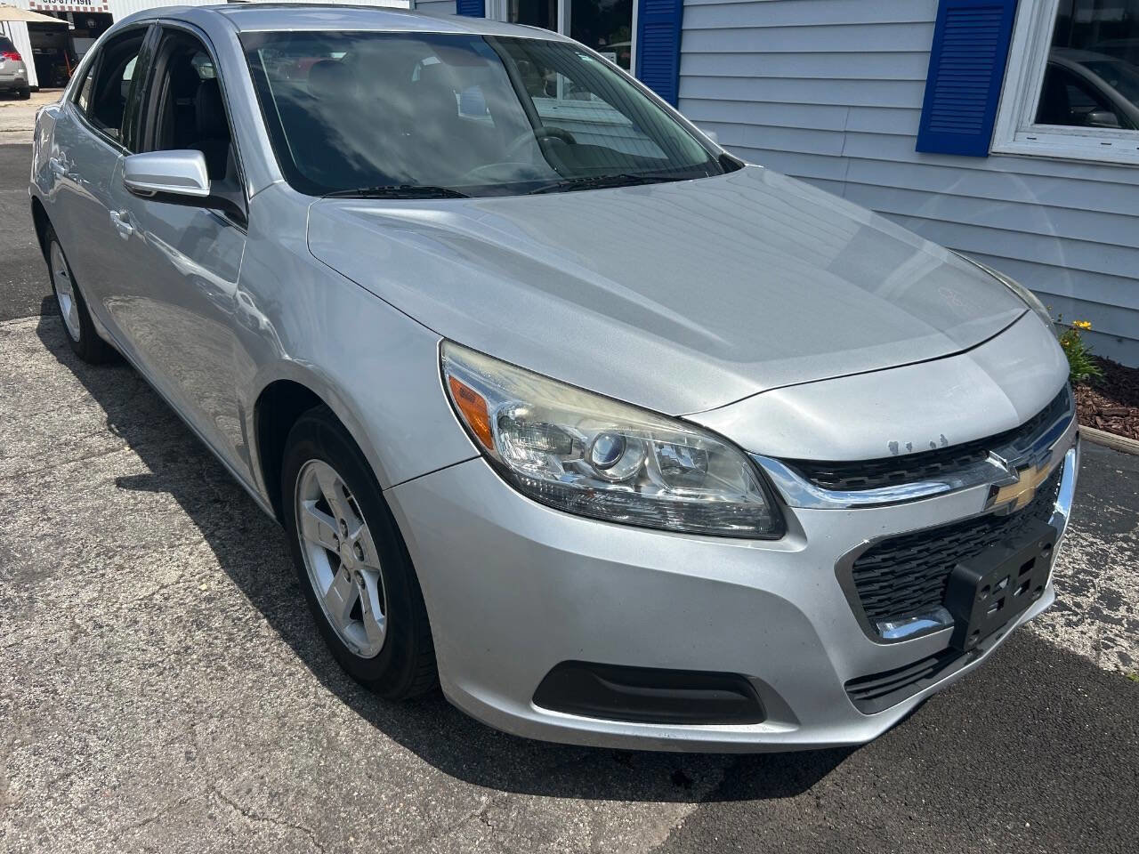 Used 2016 Chevrolet Malibu LT FWD image 2