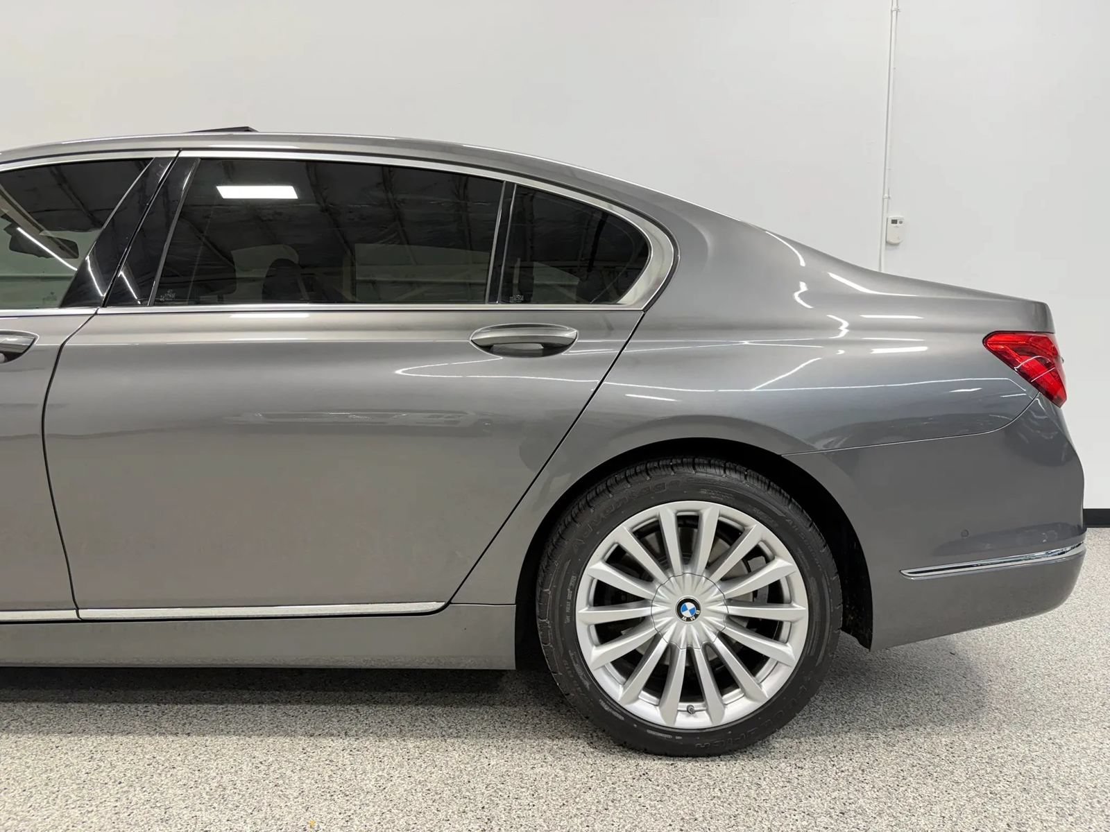 Used 2017 BMW 740i xDrive AWD/4WD image 7