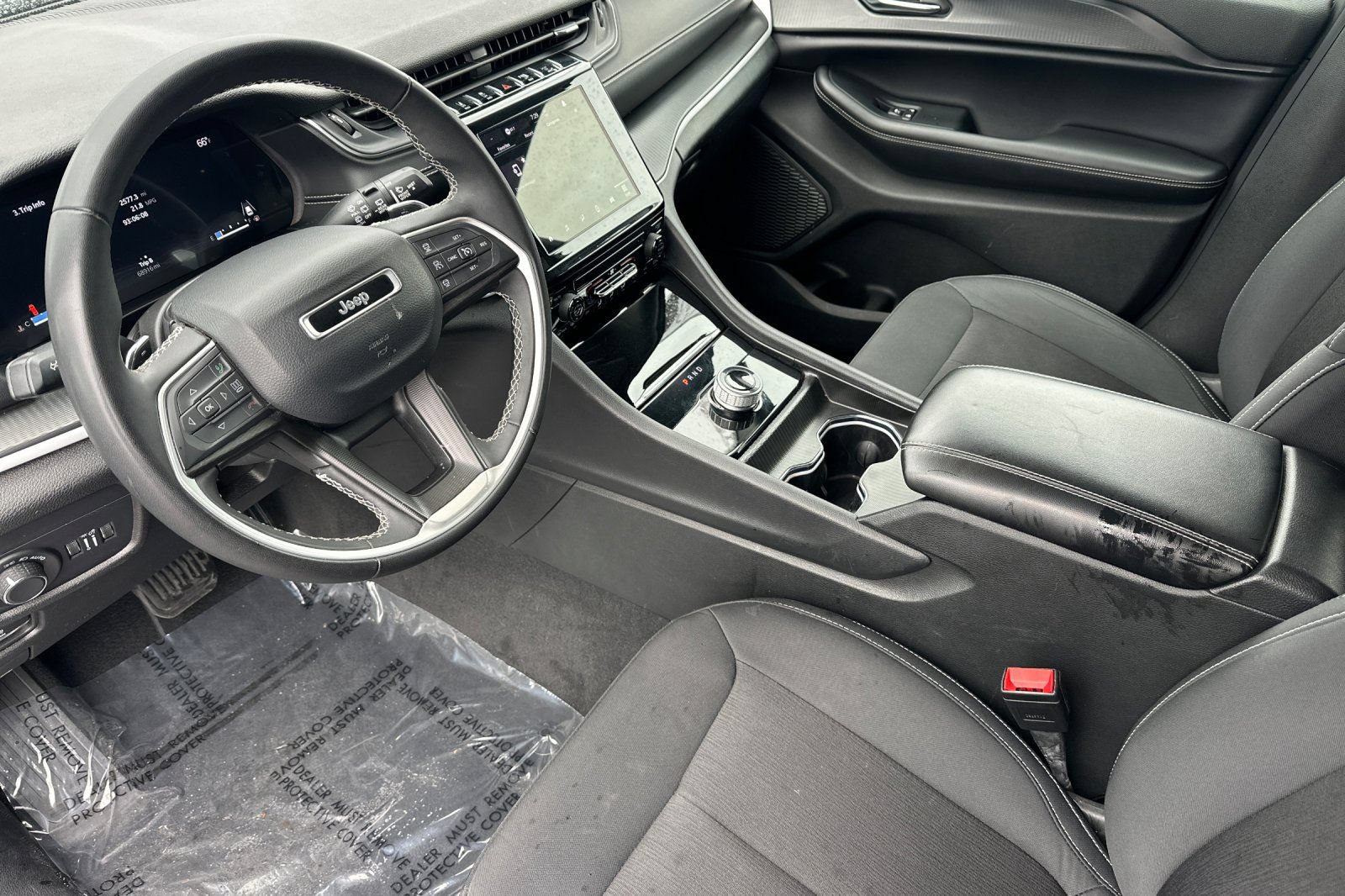 Used 2024 Jeep Grand Cherokee Laredo RWD image 10