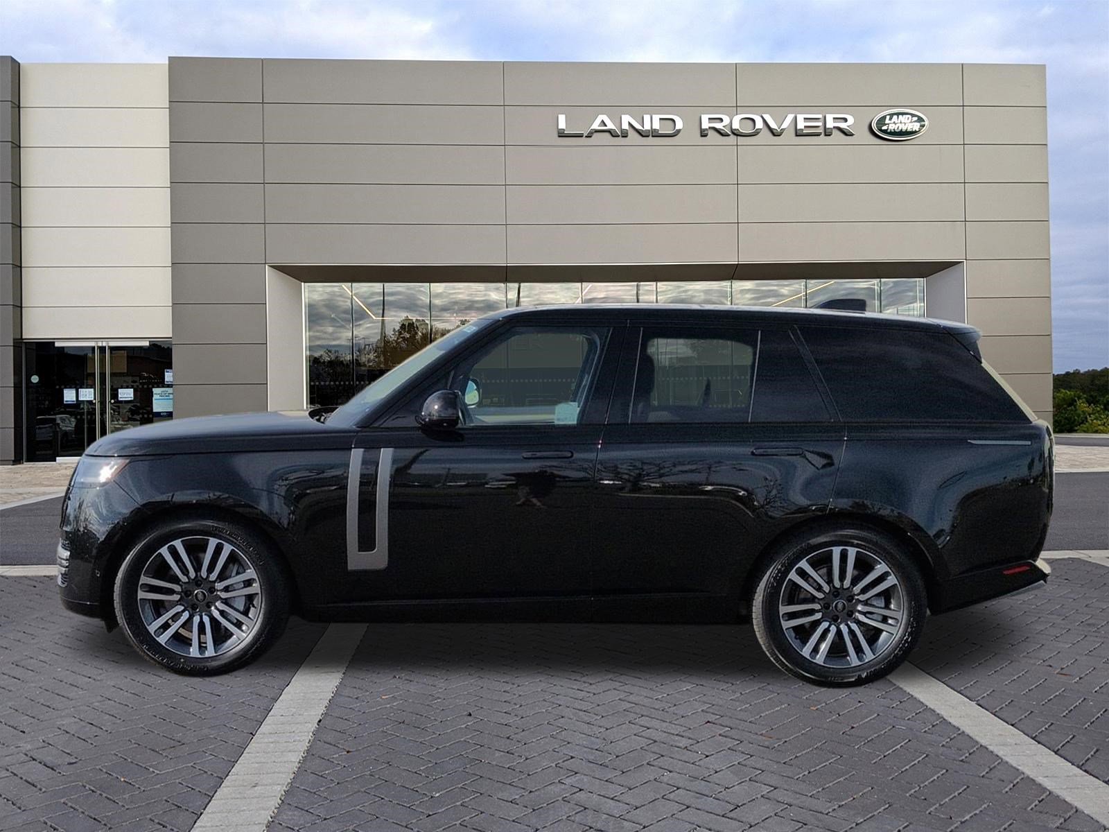 Used 2024 Land Rover Range Rover SE image 8