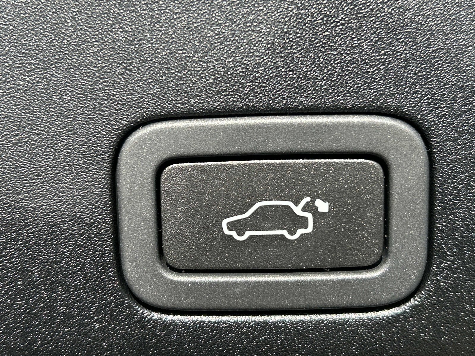 Used 2012 Jaguar XJ image 15