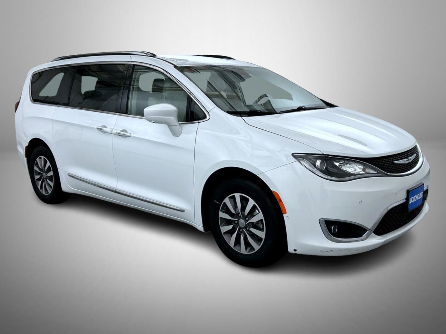 Used 2020 Chrysler Pacifica Touring-L Plus FWD image 3