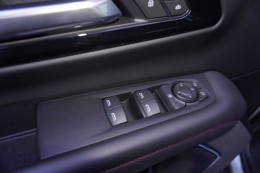 Used 2025 Chevrolet Suburban RST image 17