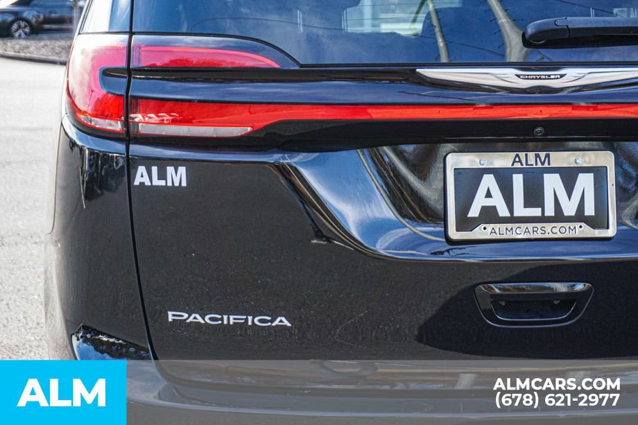 Used 2024 Chrysler Pacifica Select image 15