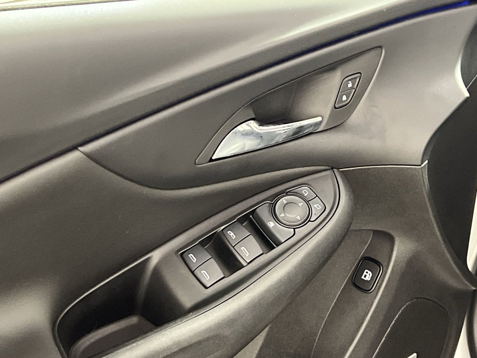 Used 2017 Chevrolet Volt Premier w/ Driver Confidence II Package image 15