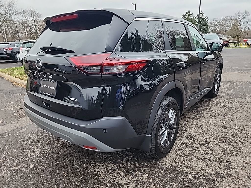 Used 2023 Nissan Rogue S image 5