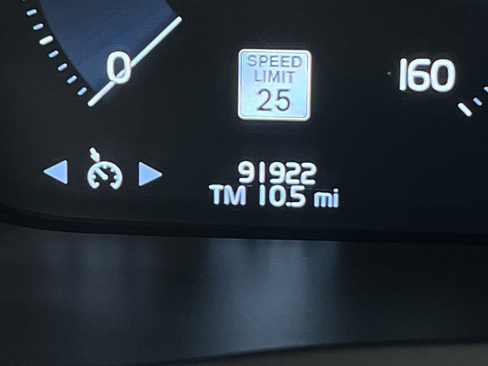 Used 2016 Volvo XC90 T6 Momentum w/ Vision Package image 29