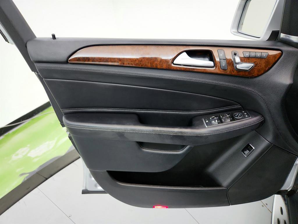 Used 2016 Mercedes-Benz GLE 400 4MATIC w/ Driver Assistance Package image 23