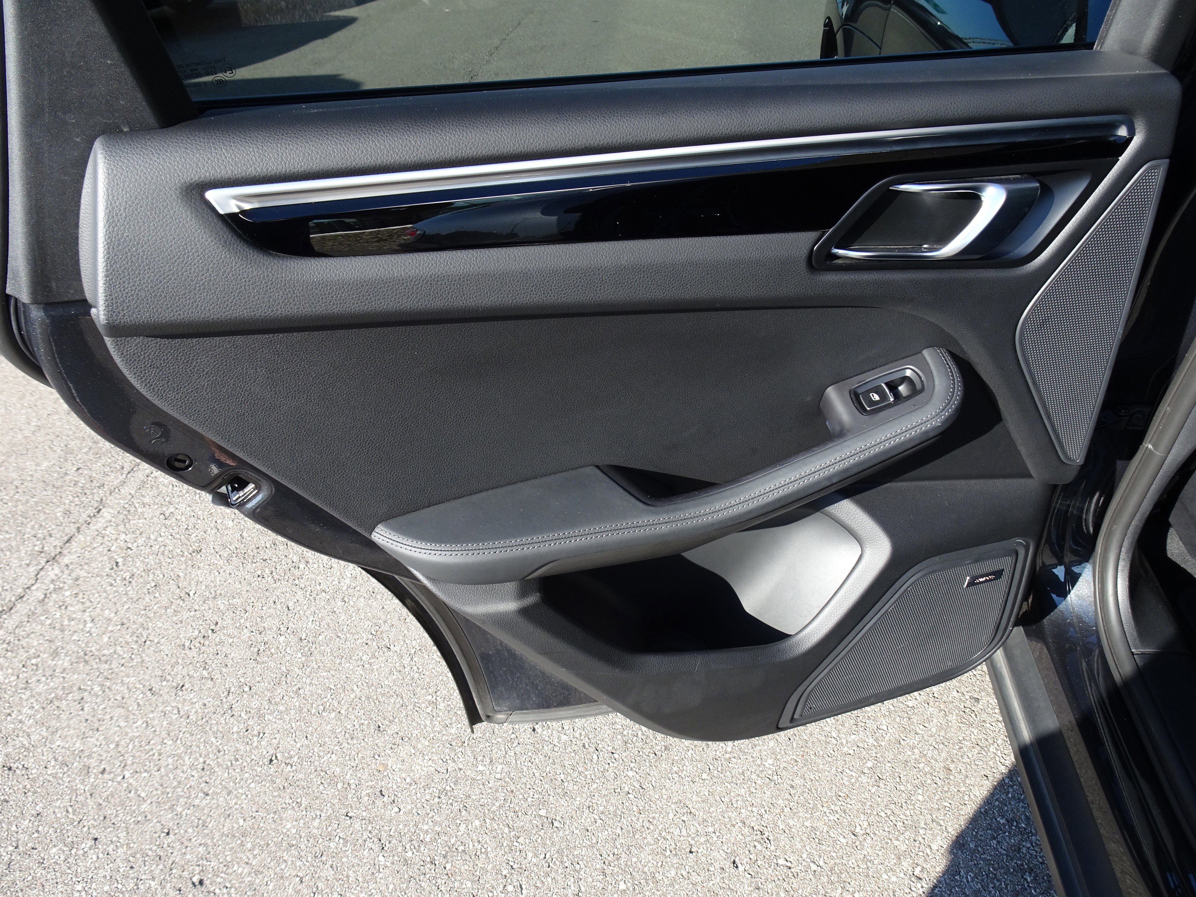 Used 2021 Porsche Macan AWD/4WD image 15