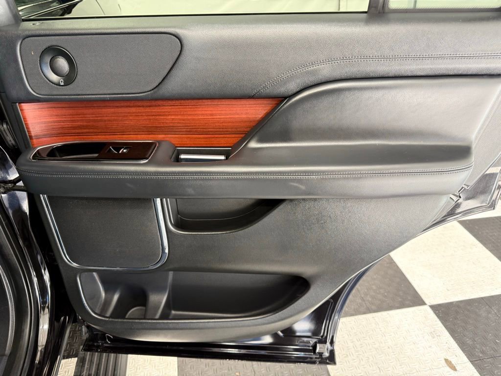 Used 2024 Lincoln Navigator Reserve image 27