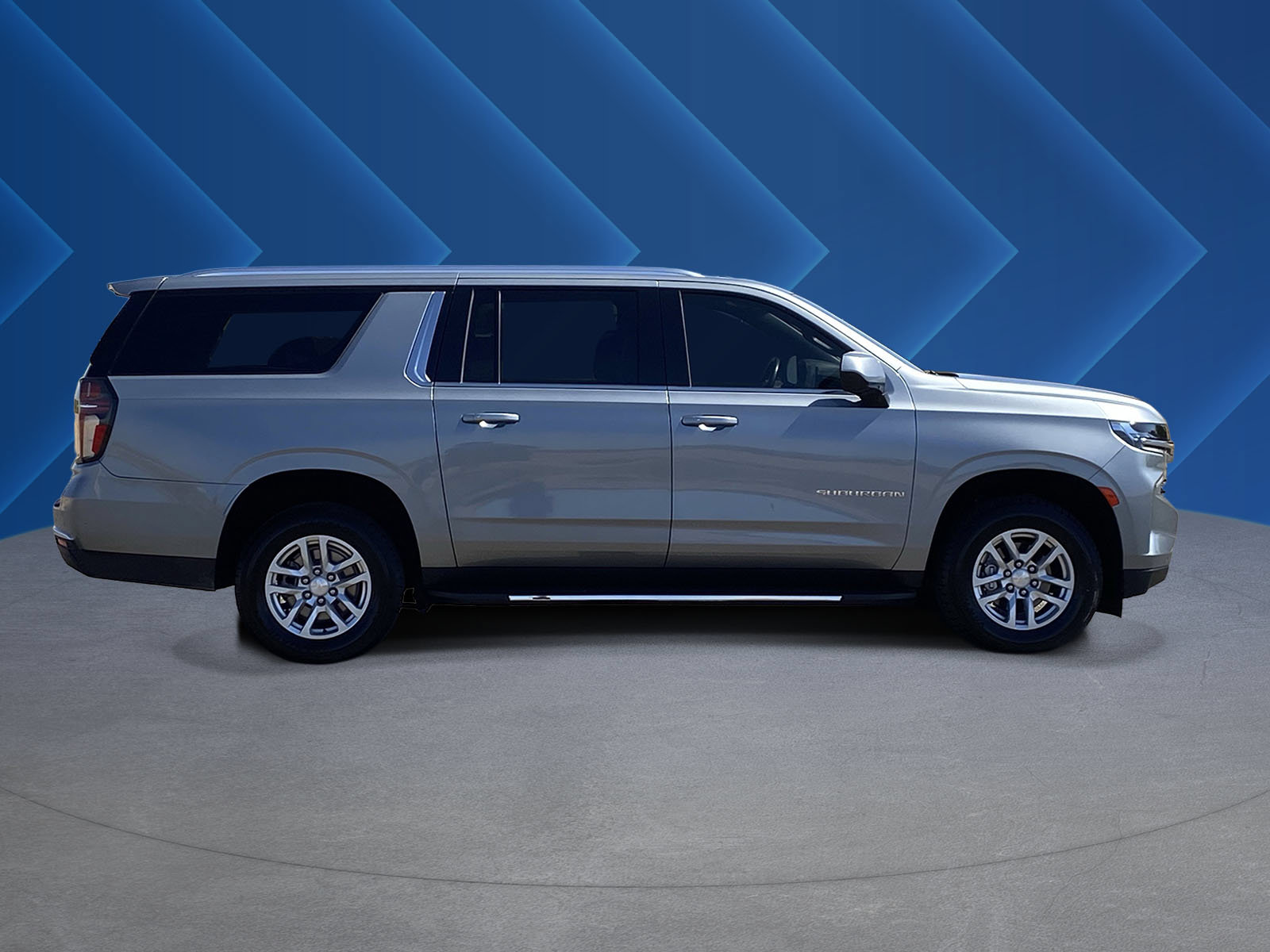 Used 2024 Chevrolet Suburban LT RWD image 2