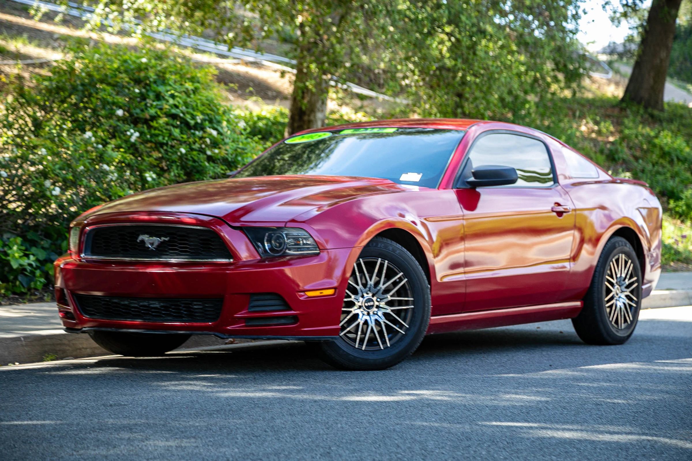 Used 2013 Ford Mustang Coupe RWD image 1