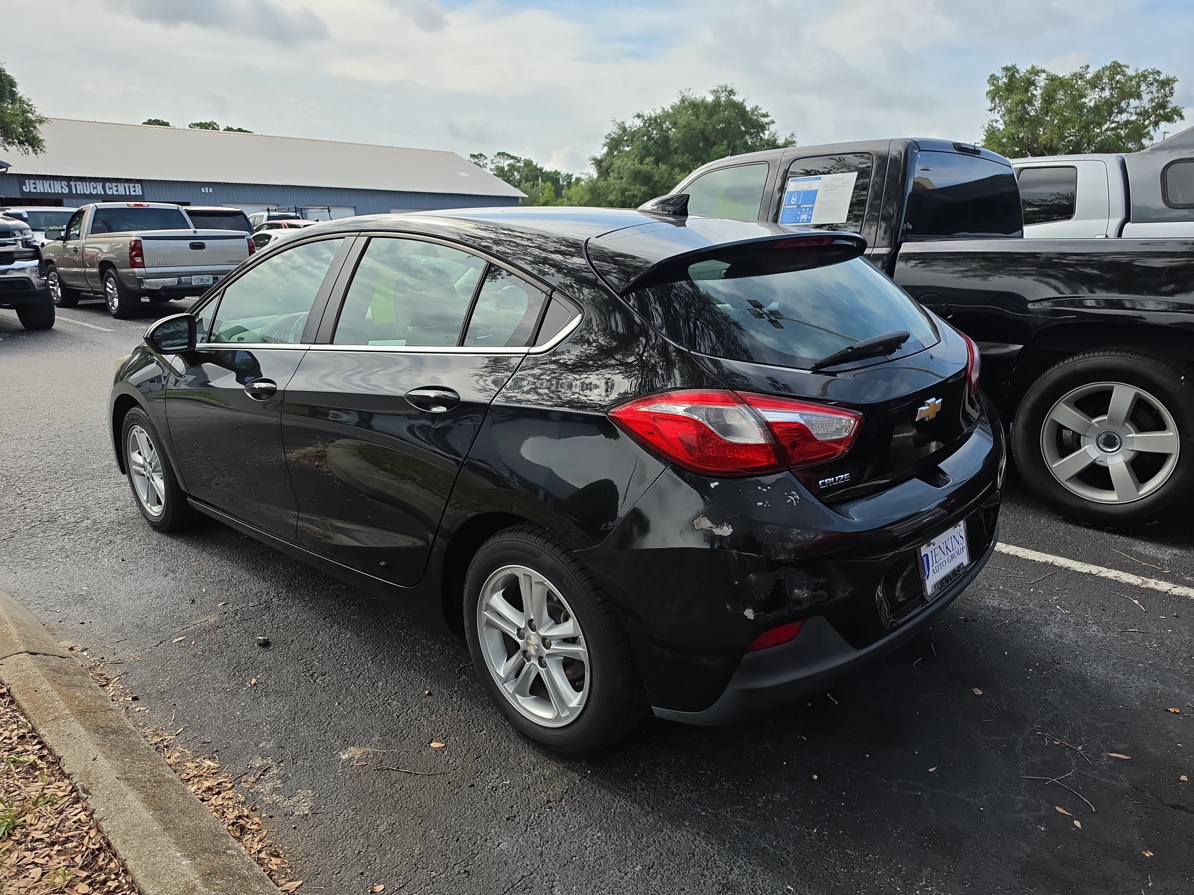 Used 2017 Chevrolet Cruze LT w/ Convenience Package FWD image 5