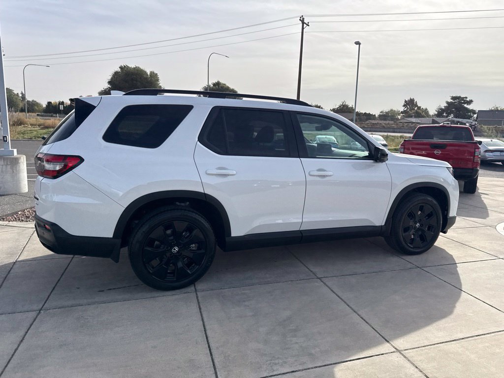 New 2026 Honda Pilot Black Edition image 4