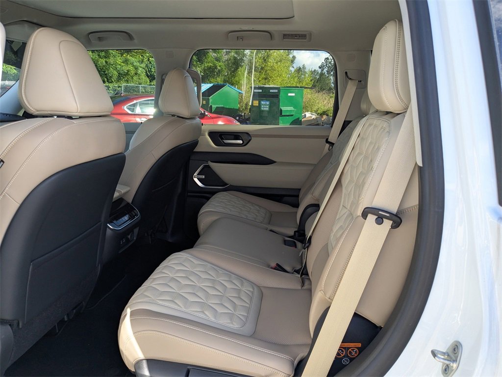 Used 2025 Nissan Armada Platinum Reserve image 16