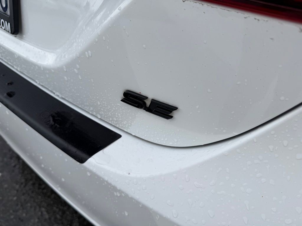 Used 2024 Toyota Camry SE image 11
