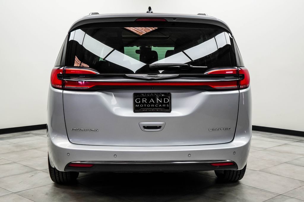 Used 2023 Chrysler Pacifica Limited FWD image 9