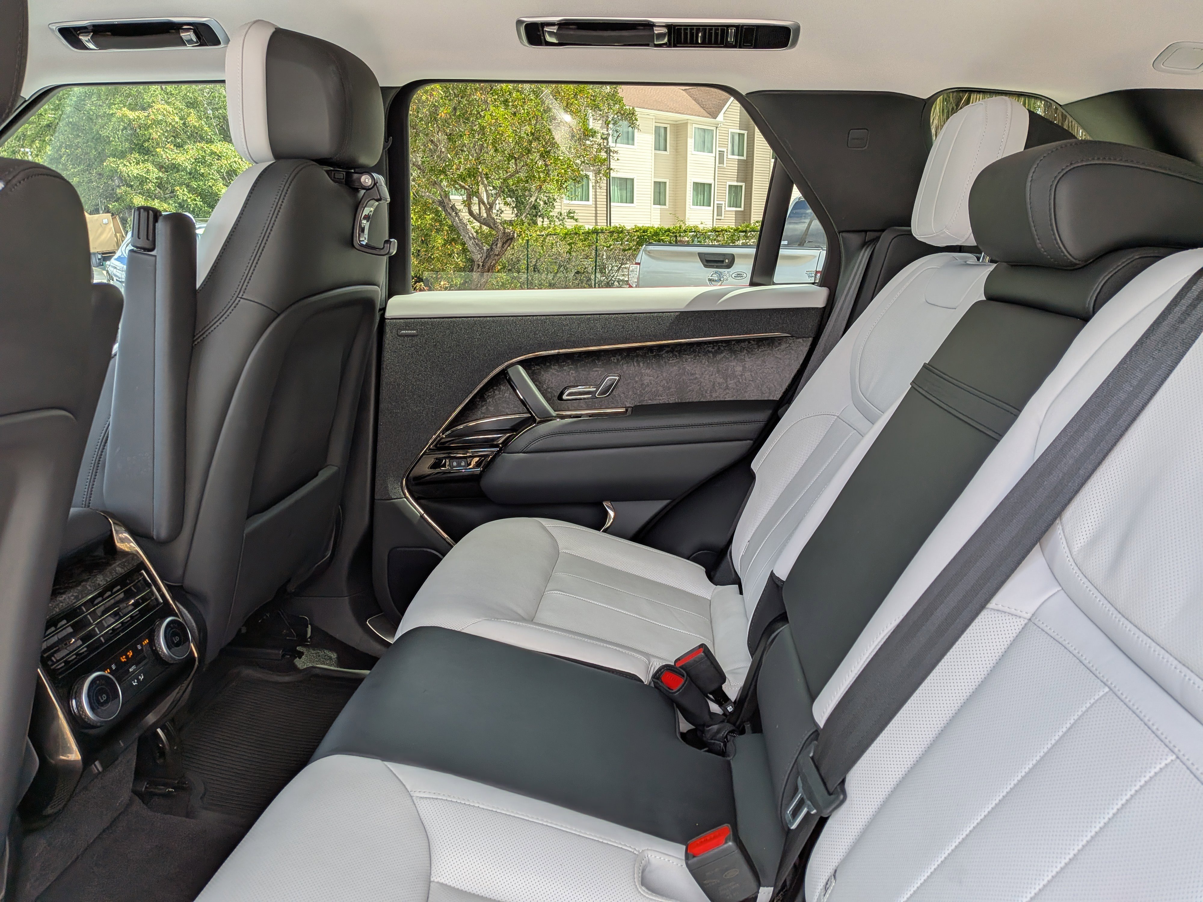 Used 2023 Land Rover Range Rover Sport SE Dynamic image 15