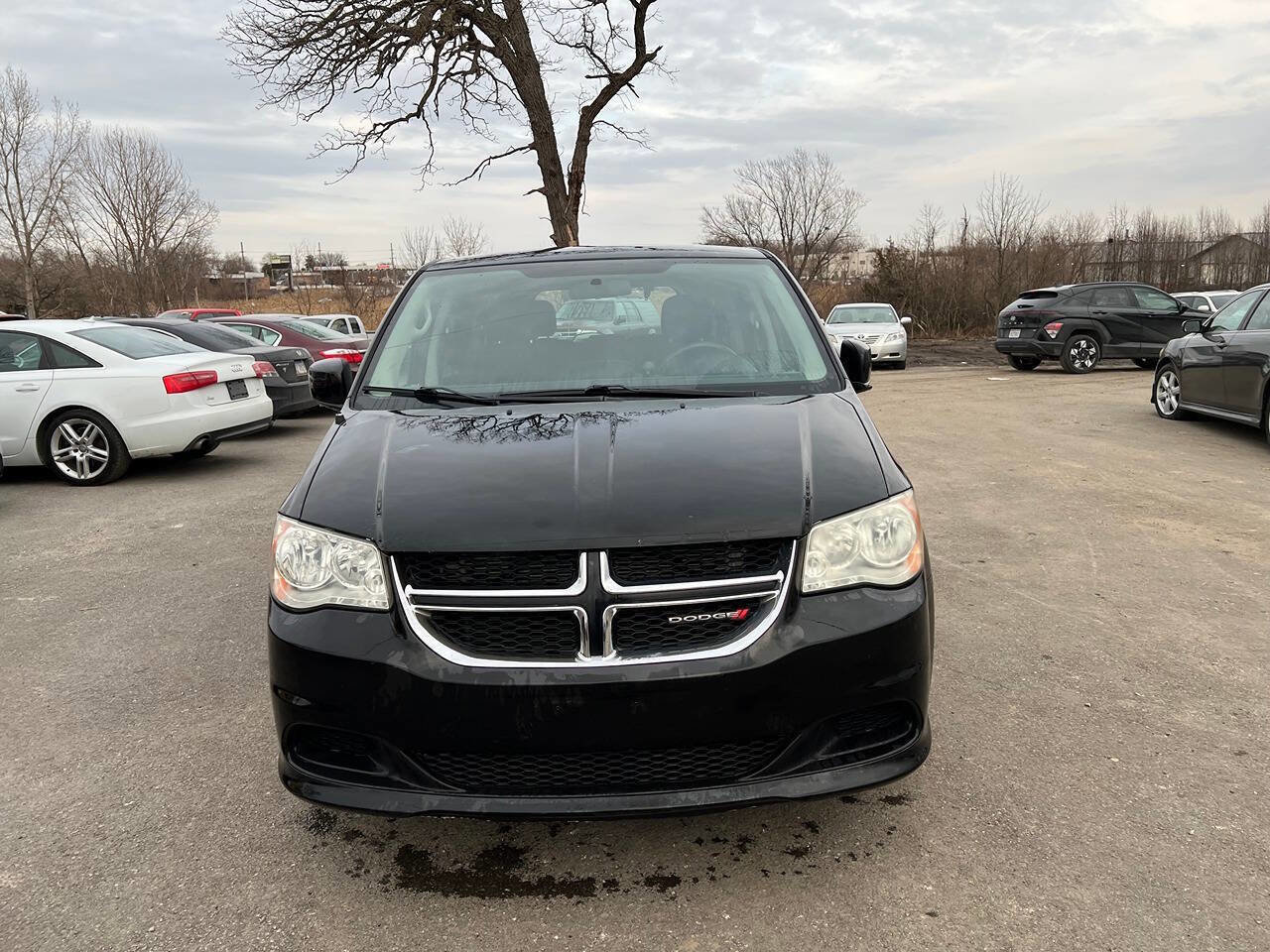 Used 2012 Dodge Grand Caravan SE image 2