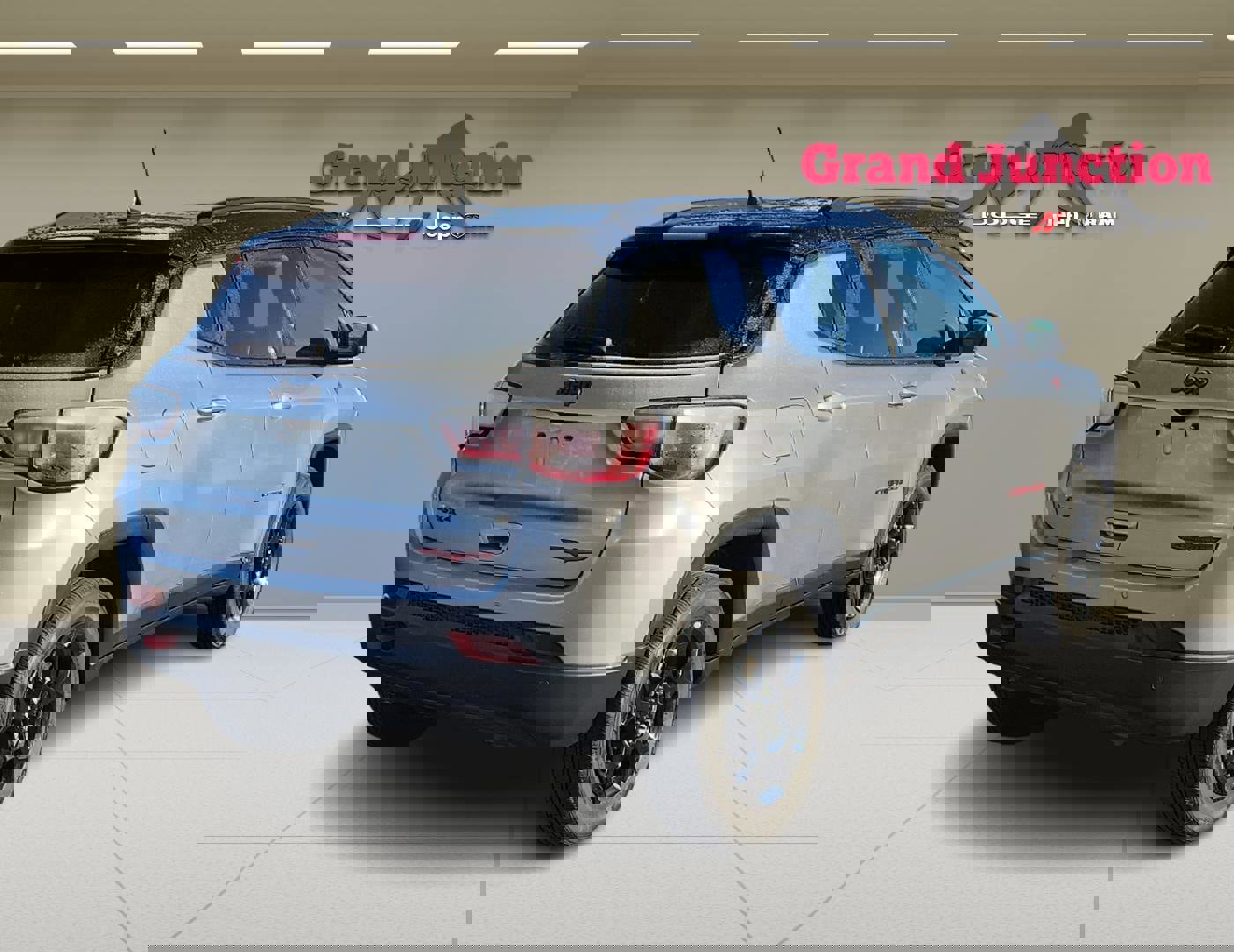 Used 2024 Jeep Compass Trailhawk image 4