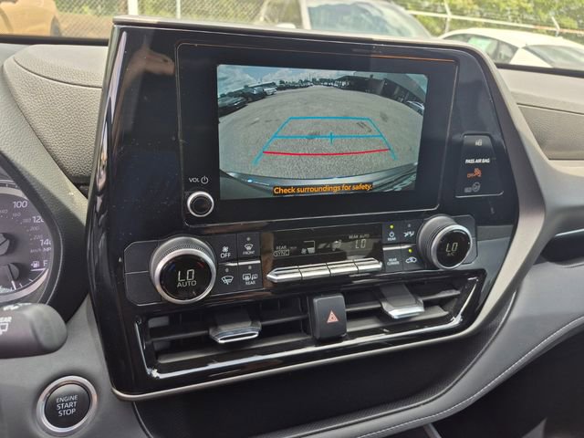 Used 2024 Toyota Highlander LE FWD image 17