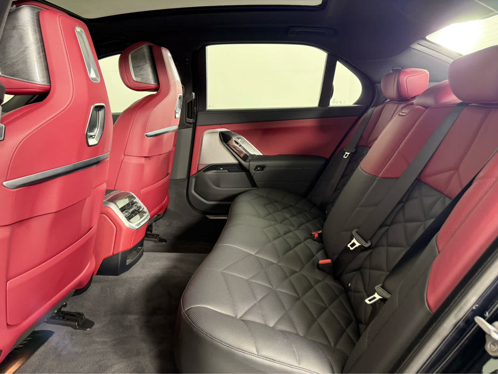 Certified 2025 BMW 740i w/ Premium Package RWD image 12