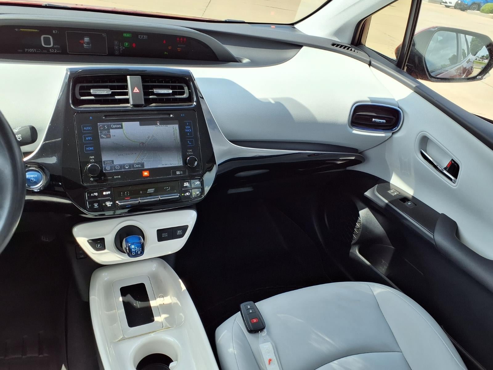 Used 2017 Toyota Prius Four FWD image 3