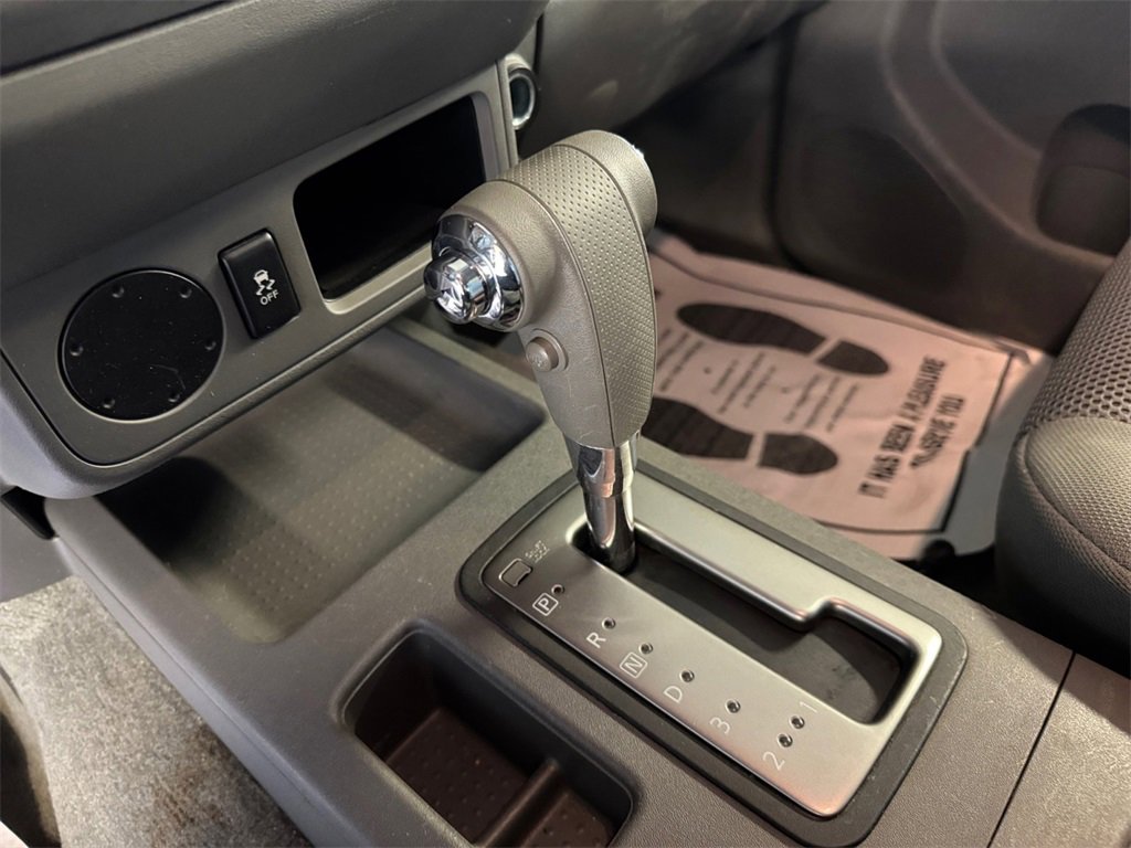 Used 2015 Nissan Frontier SV image 21