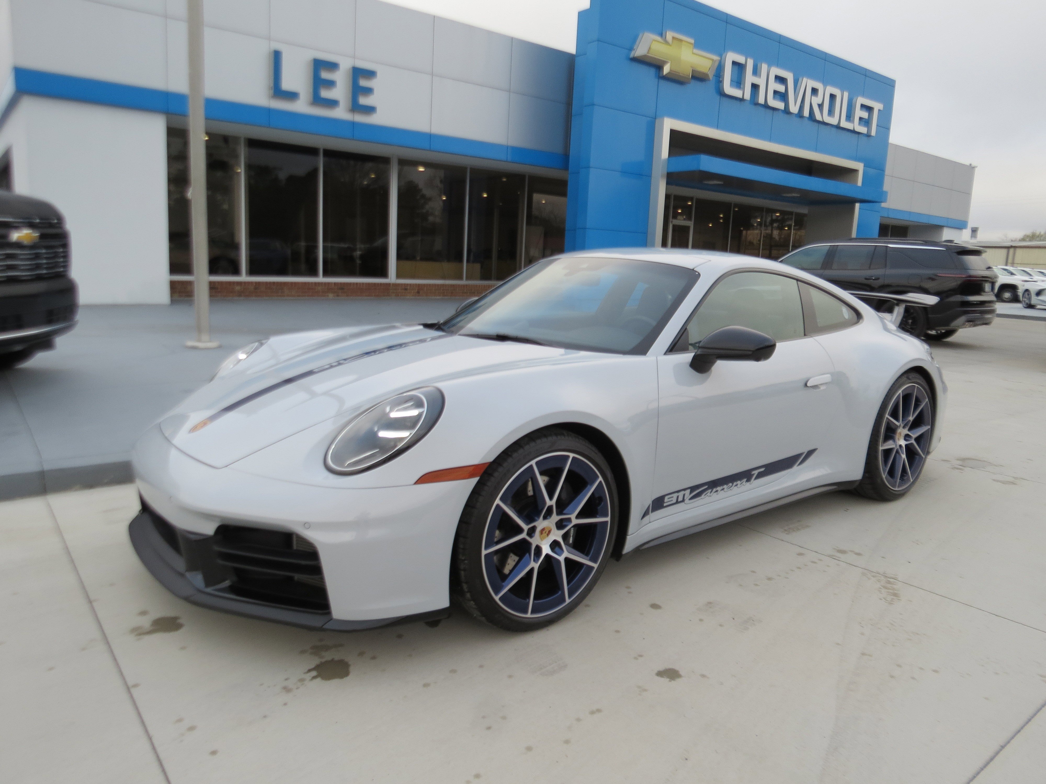 Used 2025 Porsche 911 Carrera T RWD image 2