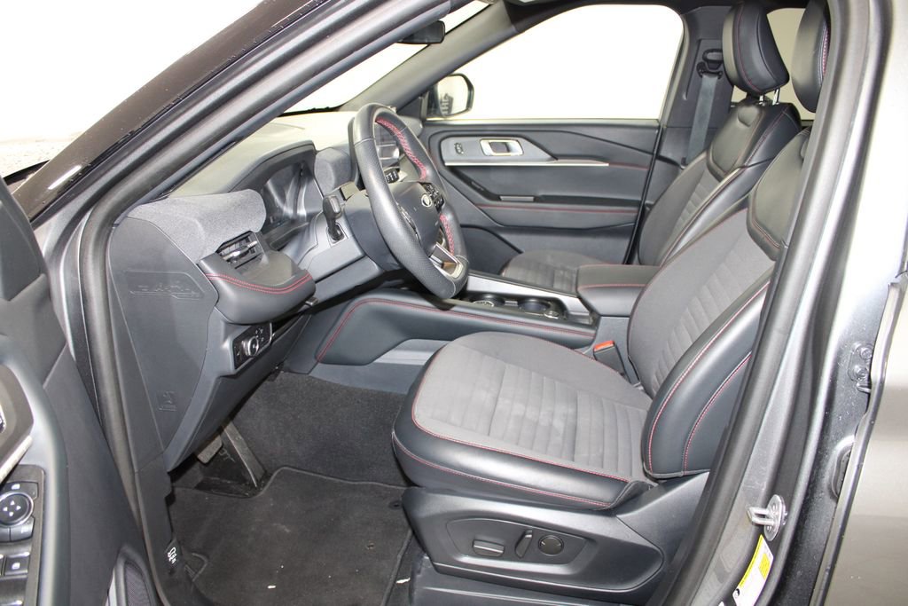 Used 2025 Ford Explorer ST-Line w/ ST-Line Street Pack image 23