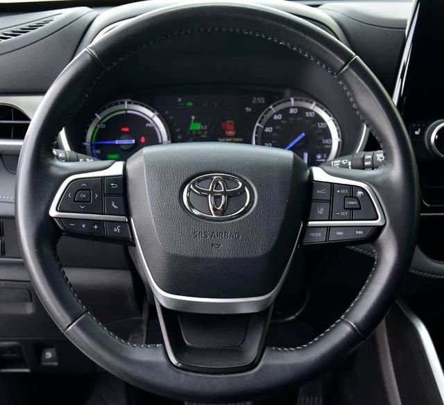 Used 2022 Toyota Highlander XLE image 19