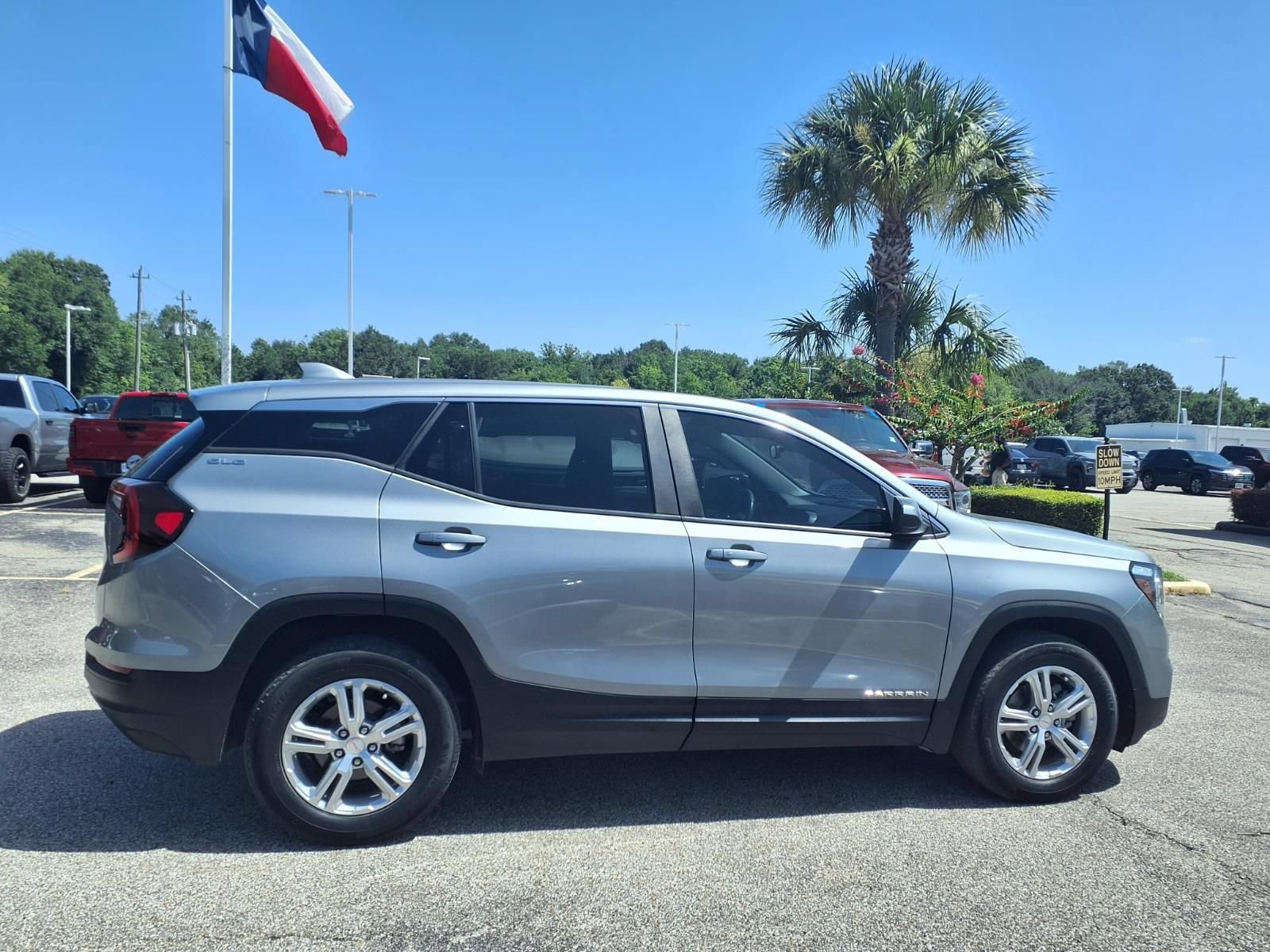 Used 2024 GMC Terrain SLE FWD image 21
