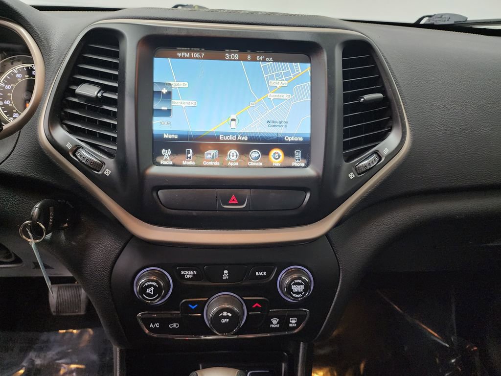 Used 2017 Jeep Cherokee Latitude w/ Cold Weather Group AWD/4WD image 16