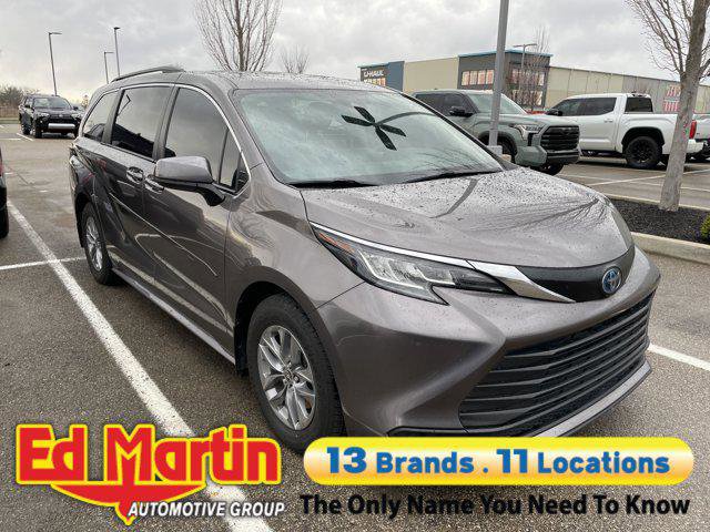Certified 2022 Toyota Sienna LE image 1