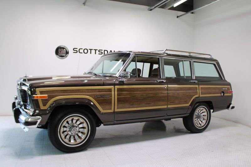 Used 1987 Jeep Grand Wagoneer image 2