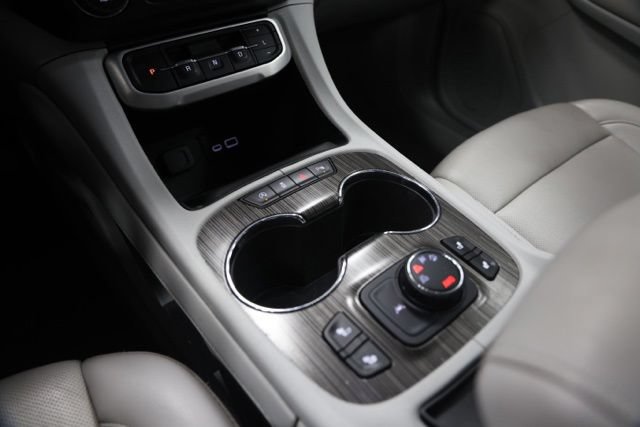 Used 2023 GMC Acadia SLT AWD/4WD image 25