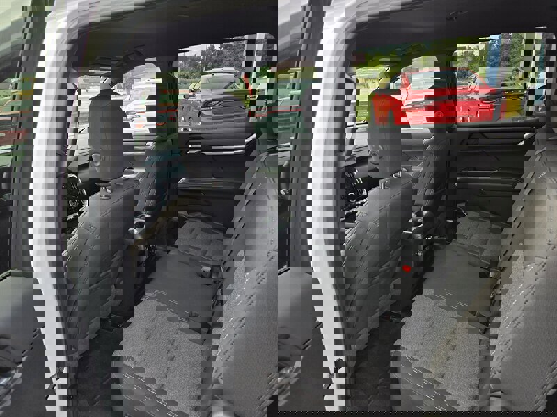 Used 2025 GMC Acadia Elevation image 11