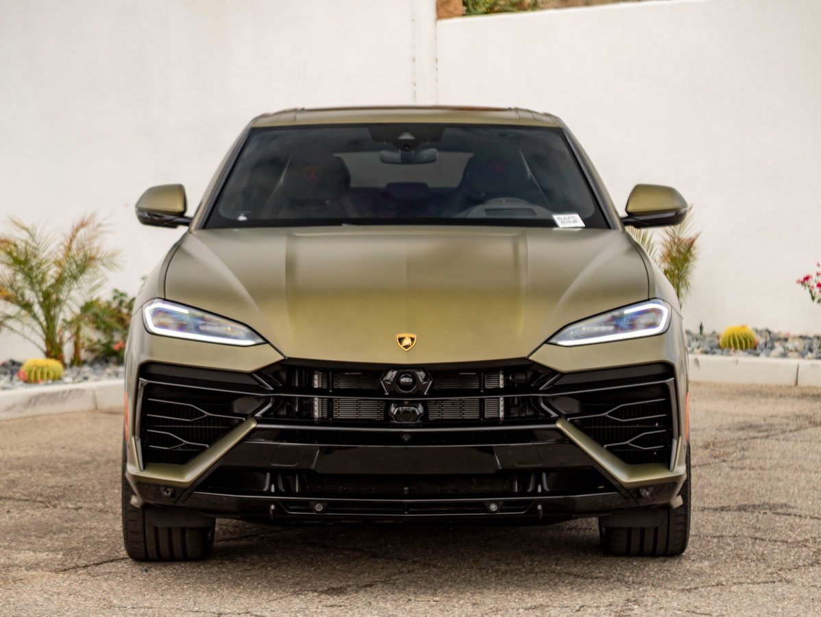 Used 2025 Lamborghini Urus SE image 3