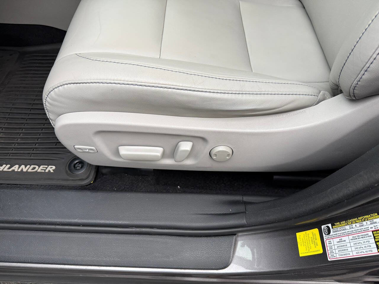 Used 2016 Toyota Highlander XLE AWD/4WD image 10