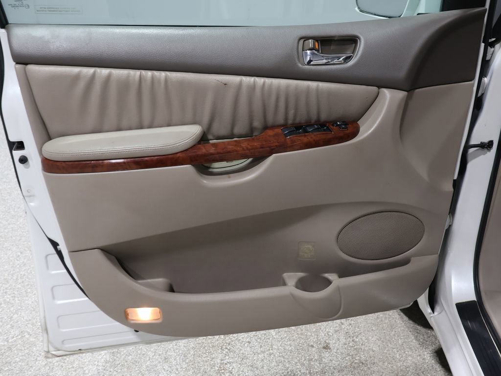 Used 2005 Toyota Sienna XLE image 19