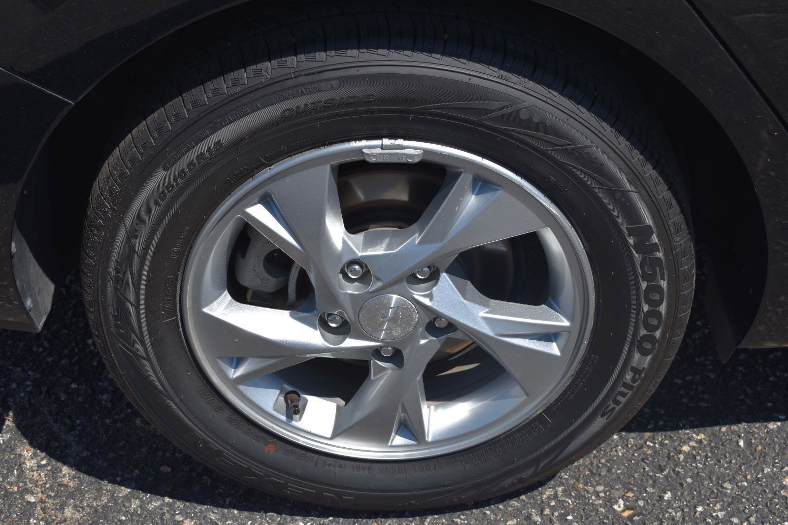 Used 2021 Hyundai Elantra SE image 12