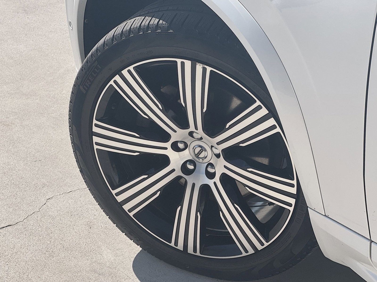 Used 2023 Volvo XC90 B6 Ultimate w/ Protection Package Premier image 12