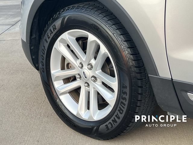 Used 2017 Ford Explorer XLT w/ Equipment Group 201A FWD image 7